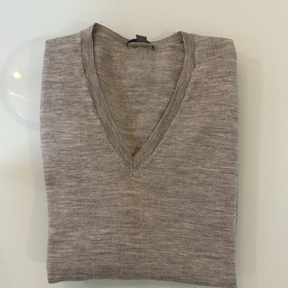 COS V- neck fine knitted merino wool sweater. - Picture 2 of 9